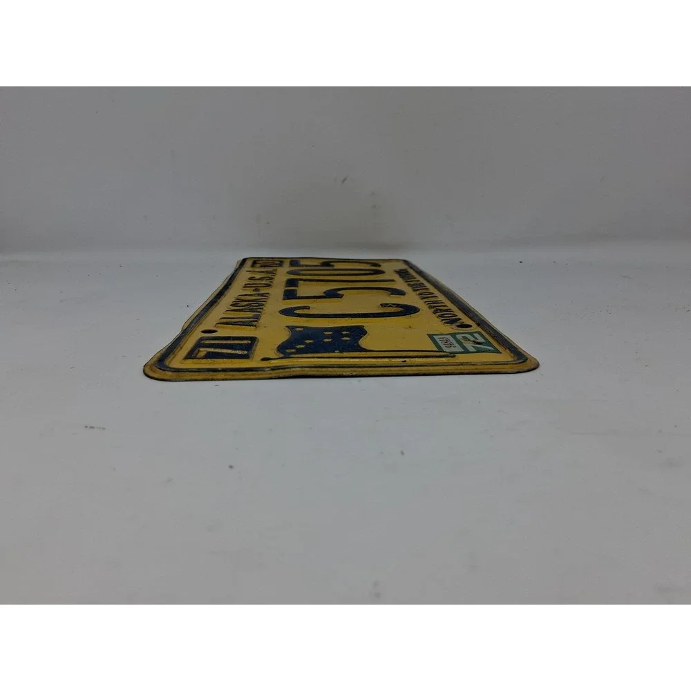 1970-71 Alaska FLAG License Plate Tag Original. Q